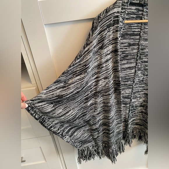 Lady Dutch Wrap Sweater - Picture 5 of 7